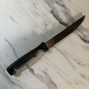 Victorinox Fibrox Pro 6-Inch Straight Boning Knife (5.6003.15)